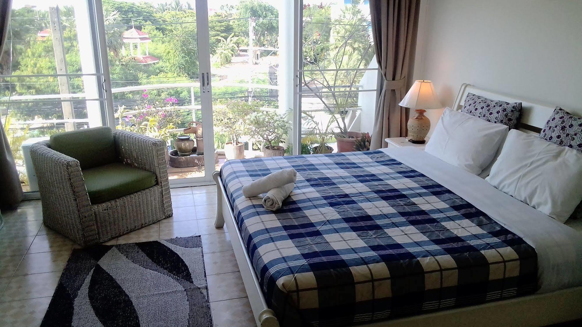 Corner Cafe Bed & Breakfast HHQ Buitenkant foto