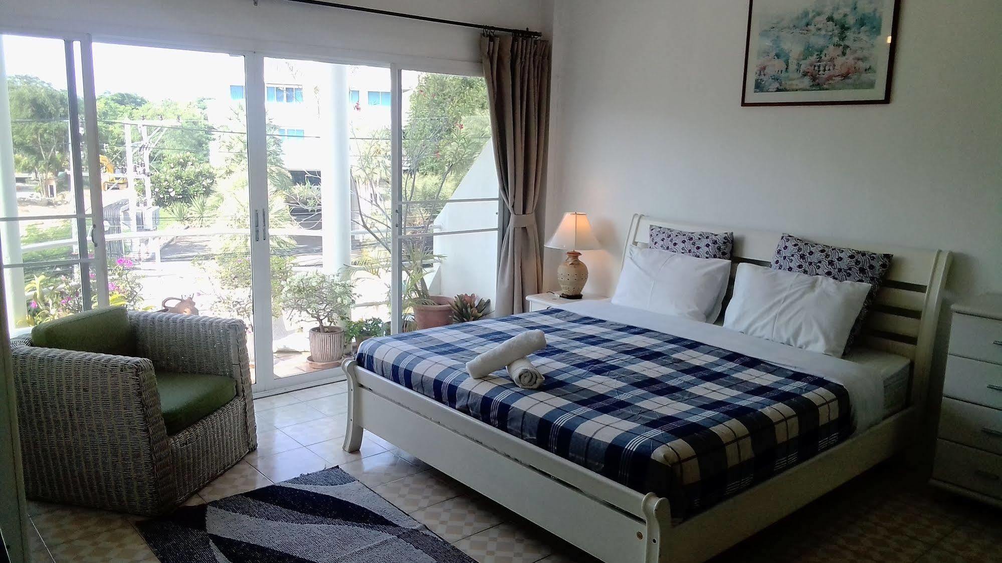 Corner Cafe Bed & Breakfast HHQ Buitenkant foto